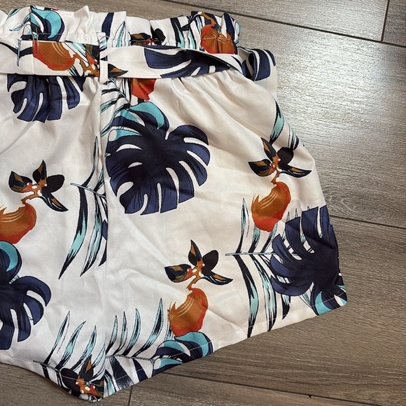 SM134 SHEIN floral belted shorts - Picture 7 of 7